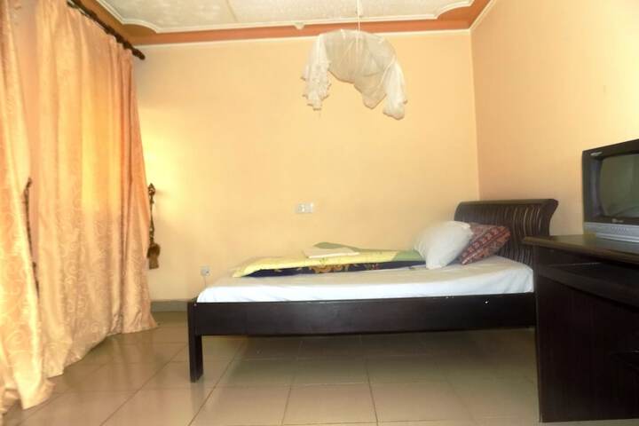 Room 21 of 37