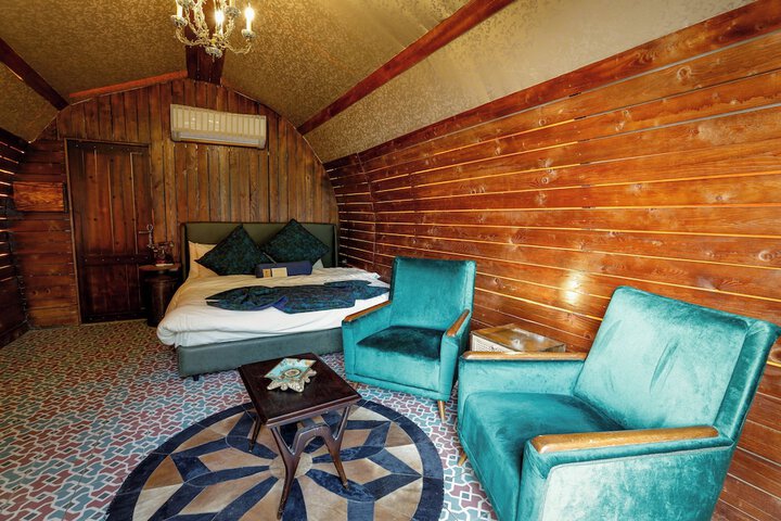 Room 23 of 214