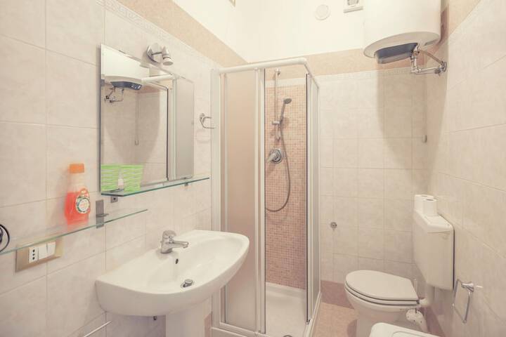 Room 10 of 15
