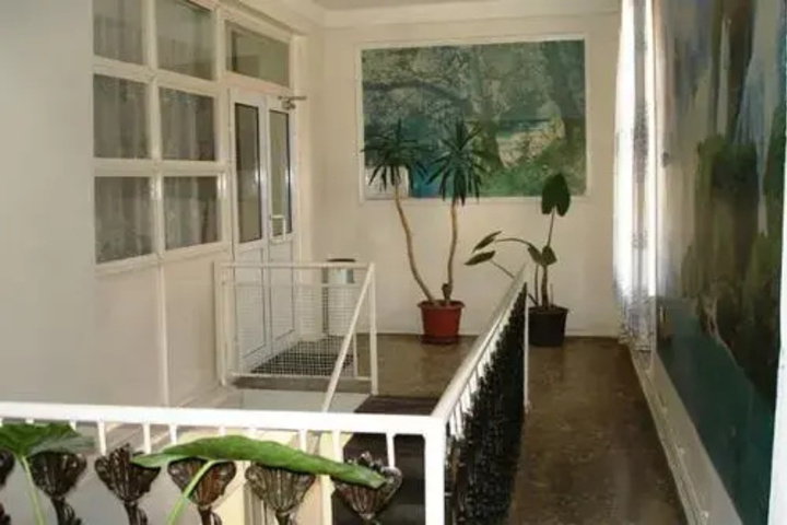 Room 8 of 11