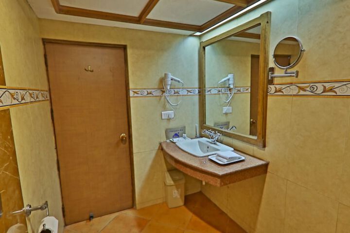 Room 32 of 78