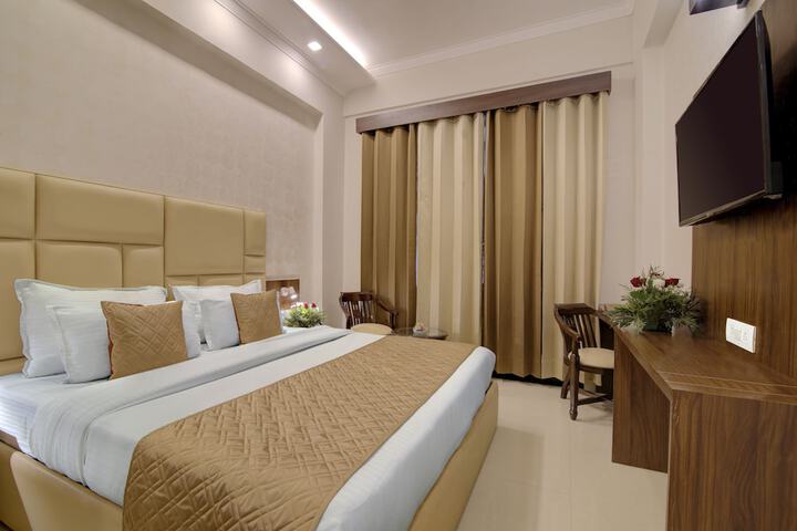 Room 7 of 93