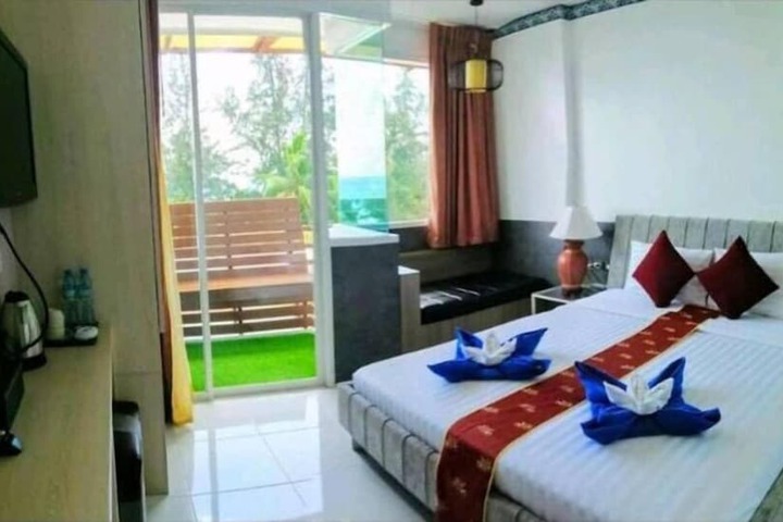 Room 5 of 13