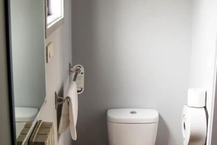 Room 6 of 17