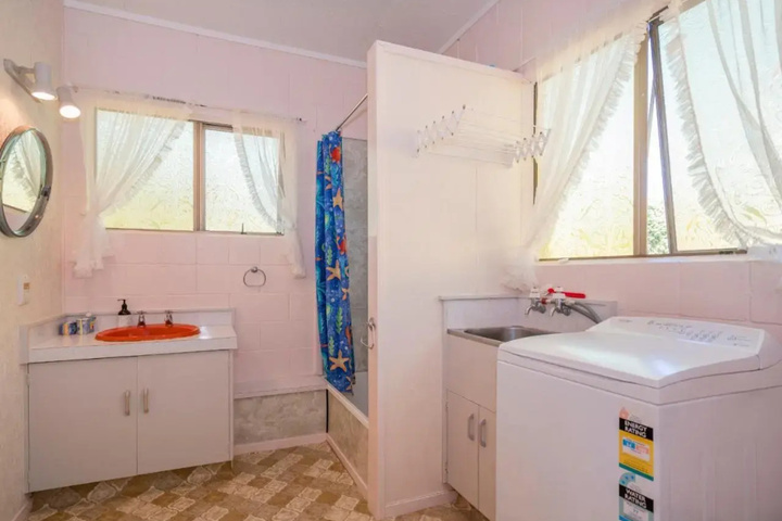 Room 6 of 13