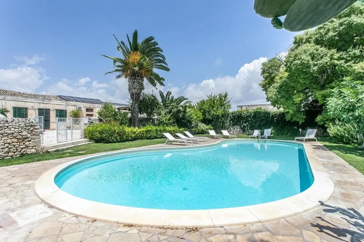 Pool 15 of 24