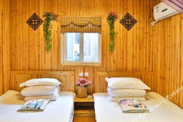 Wuzhen Cai Auntie Hotel