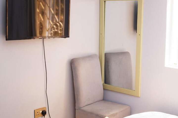 Room 3 of 7