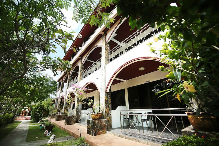 Hotel Exterior 96 of 99