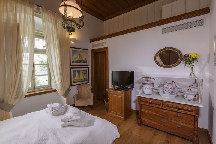 Room 10 of 115