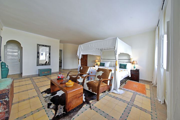 Room 3 of 76