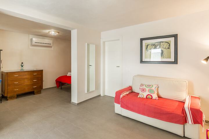 Room 45 of 198