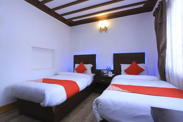 Room 4 of 18