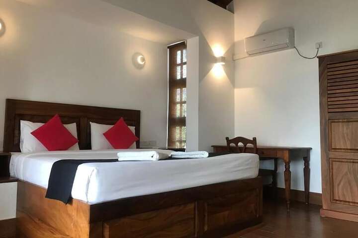 Room 6 of 16