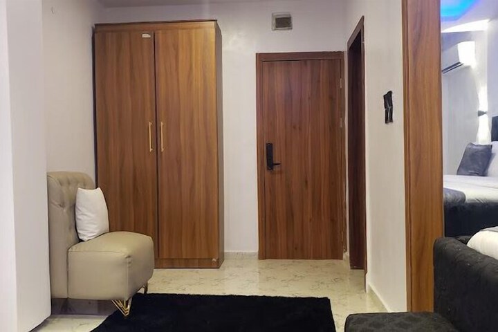 Room 8 of 52