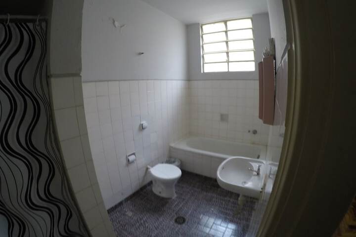Room 28 of 48