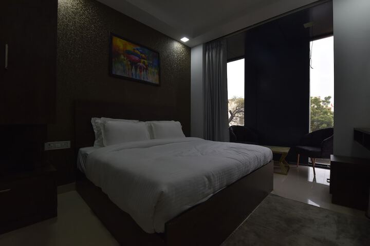 Room 14 of 33