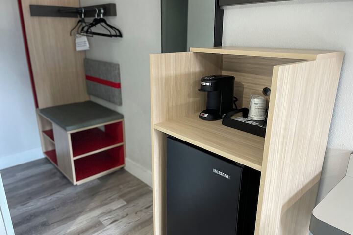 1 King Bed Microwave and Refrigerator Full Breakfast (13 of 23)