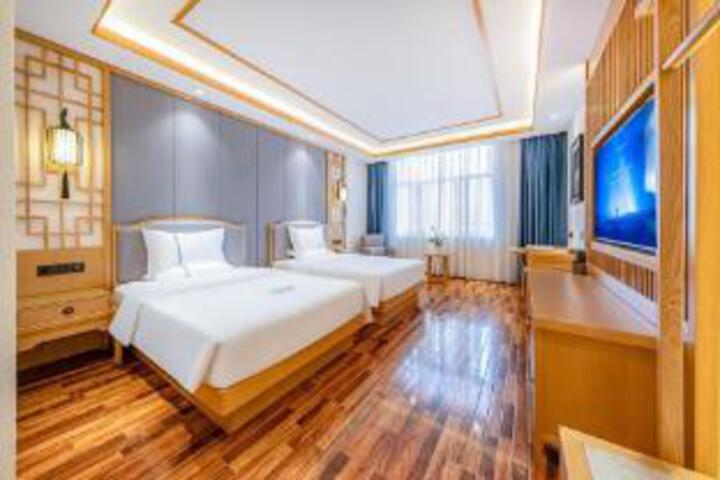 Room 9 of 10