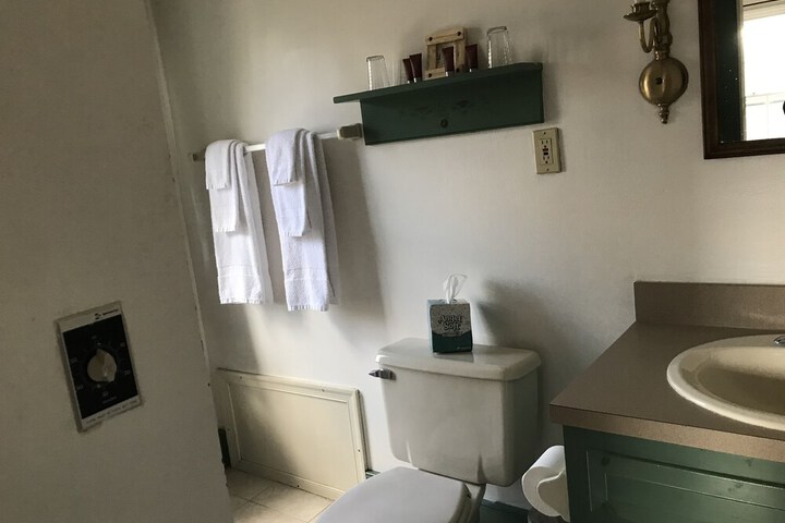 Room 35 of 63