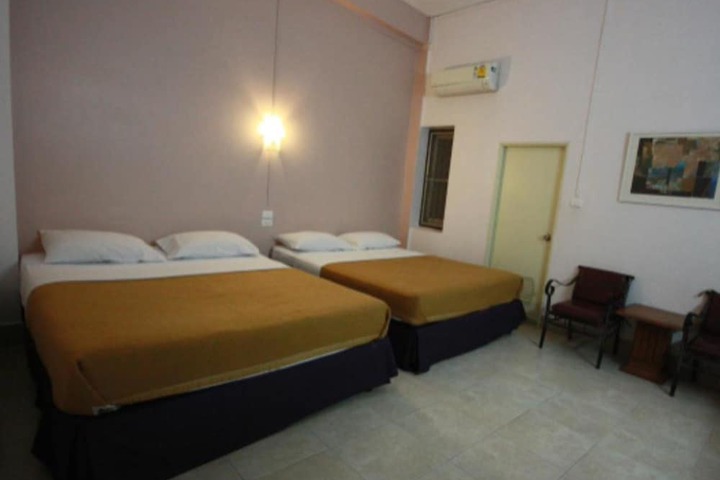Room 12 of 25