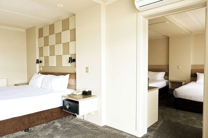 Room 35 of 66