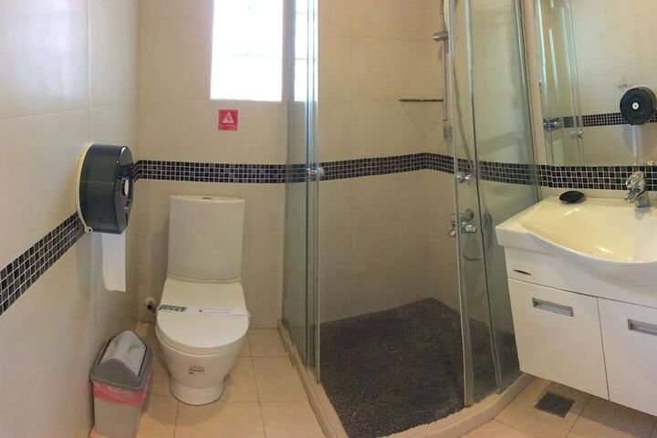 Room 28 of 43