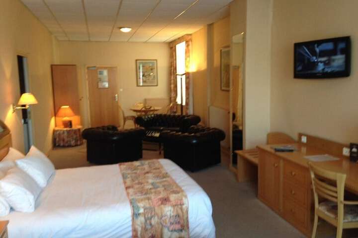 Room 17 of 39