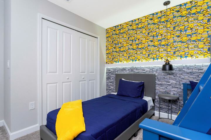 Room 30 of 65