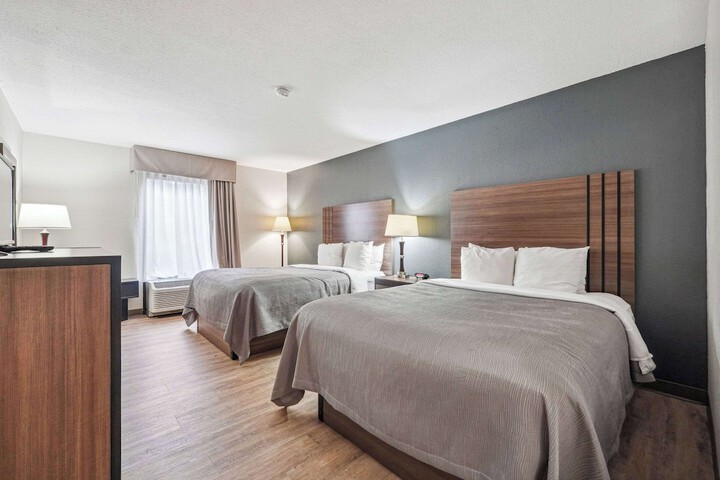 2 Queen Beds (4 of 9)