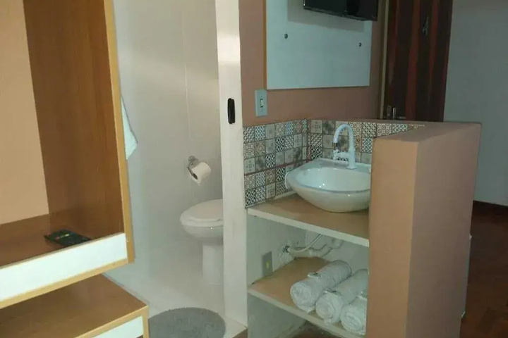 Room 7 of 9