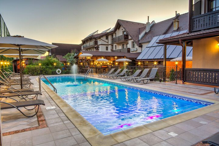 Pool 54 of 125