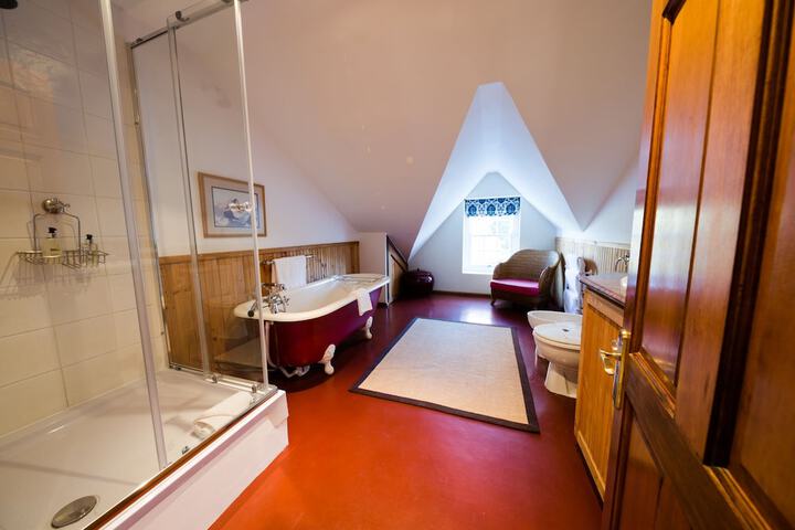 Room 53 of 81