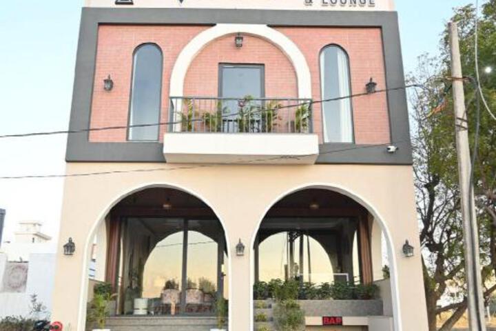 Veera The Hotel and Lounge