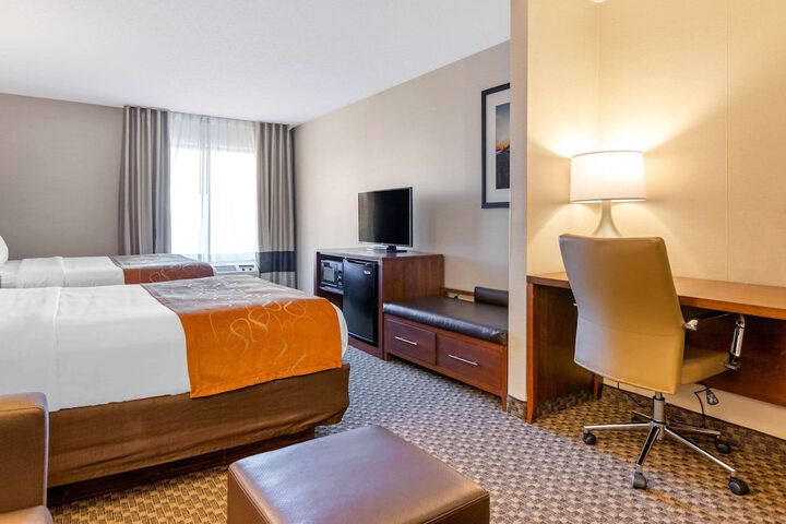 1 King Bed Suite (8 of 10)