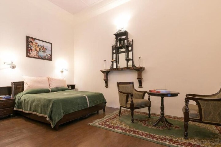 Room 6 of 43