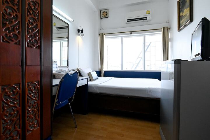 Room 12 of 120
