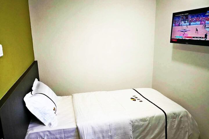 Room 3 of 33