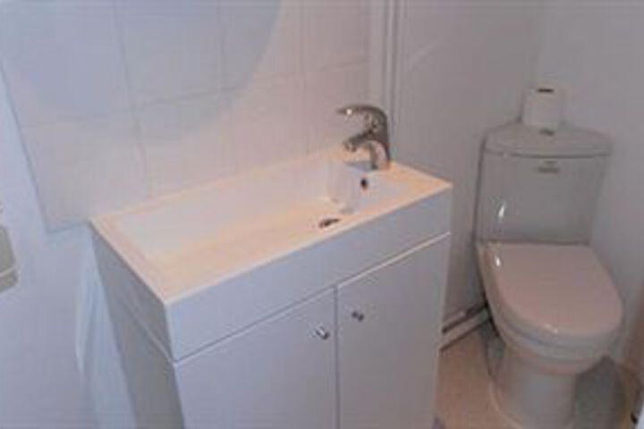 Room 4 of 28