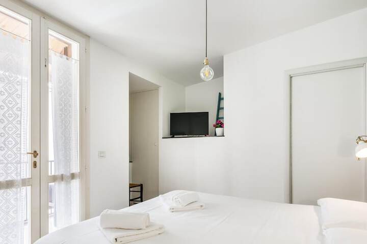 Room 82 of 198