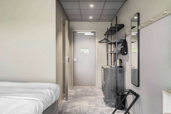 Room 19 of 37