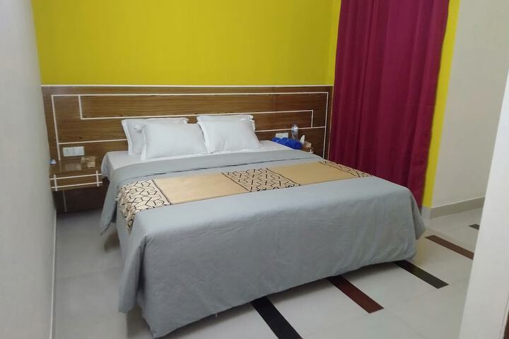 Room 8 of 20