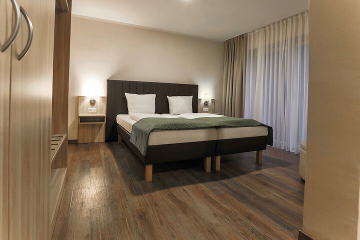 Room 13 of 63