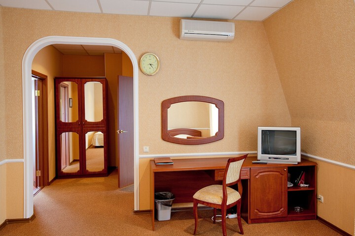 Room 18 of 99