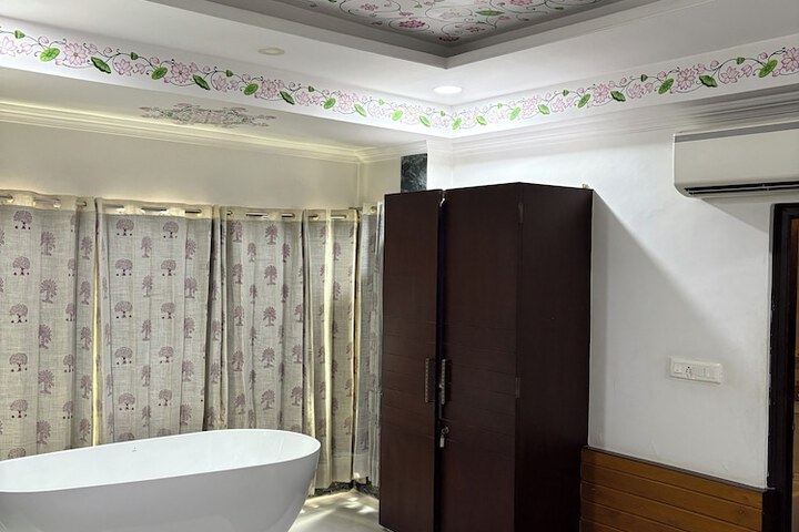 Room 19 of 29