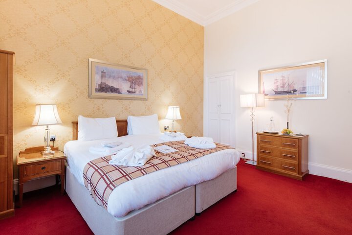 Room 4 of 111