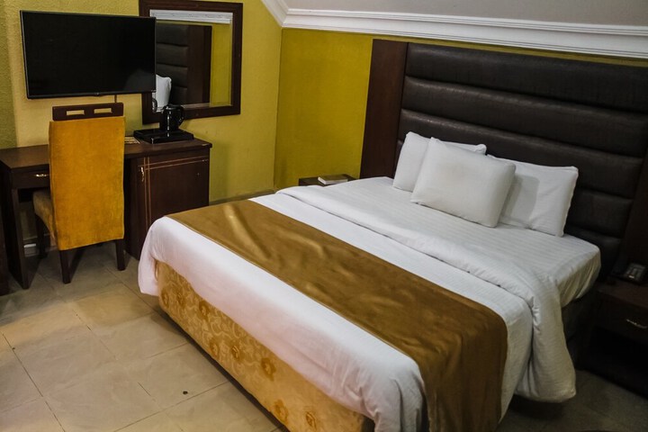 Room 5 of 49
