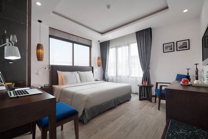 Room 30 of 79