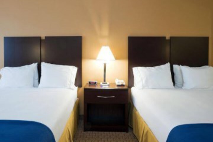 Suite 8 of 40
