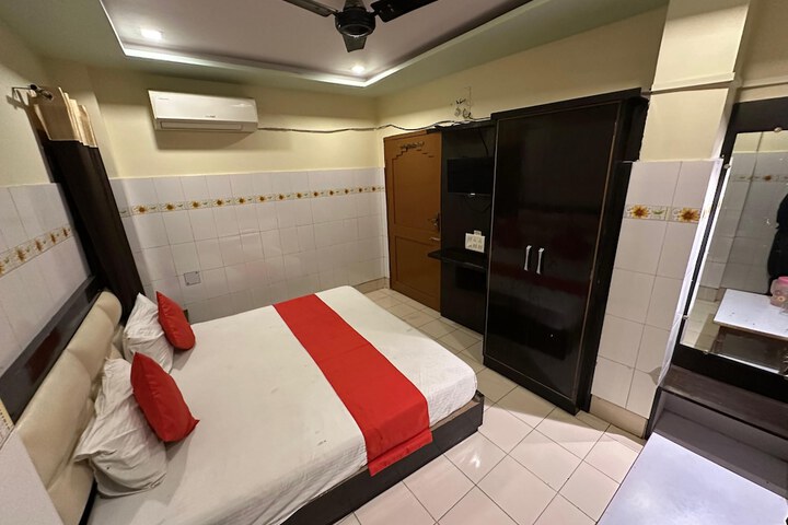 Room 8 of 27